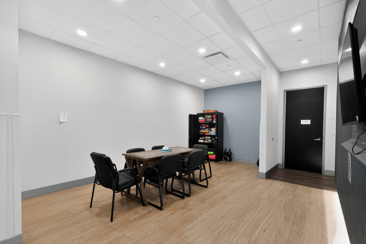 3131_W_Peoria_Ave_Phoenix_AZ_85029_USA-Dining_room-011
