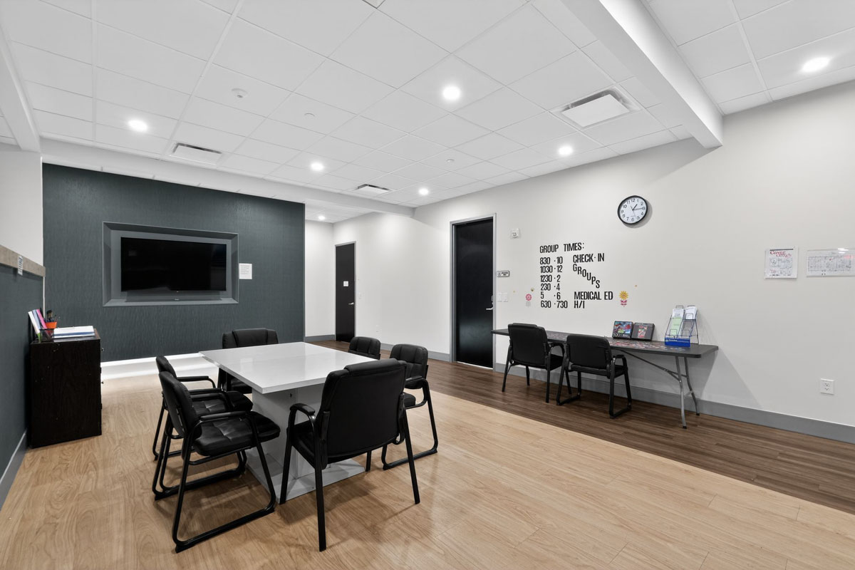 3131_W_Peoria_Ave_Phoenix_AZ_85029_USA-Dining_room-012